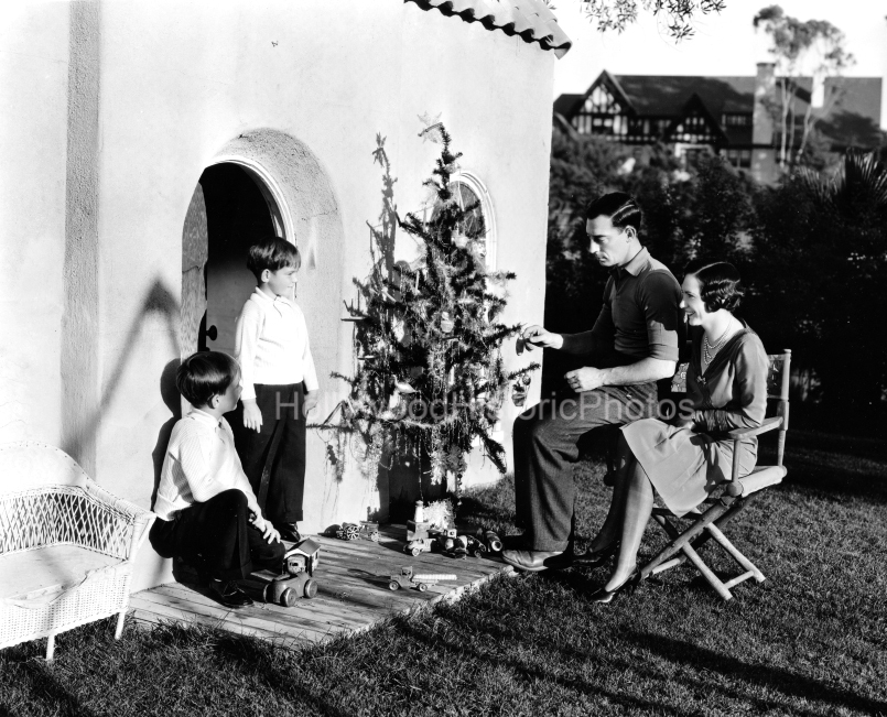Buster Keaton 1926 wife Natalie Talmadge sons Buster Jr. Robert wm.jpg